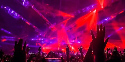 happy_people_dance_nightclub_party_concert