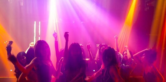 silhouette_people_dance_disco_night_club_music_from_dj_stage